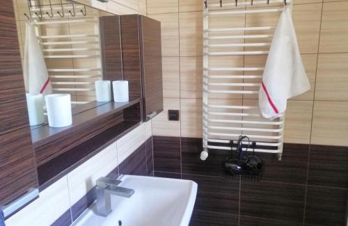 Psie Pole Villa | Discover Willa Malbork: Oceanfront Getaway with Family Amenities