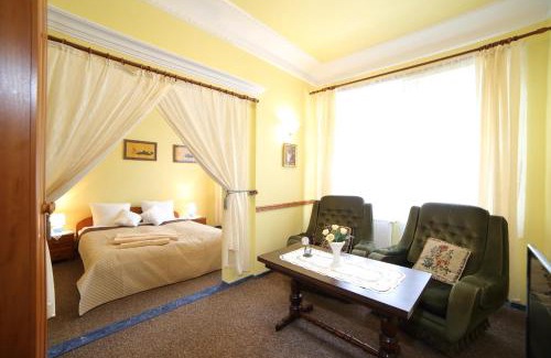 Miedzygorze Bed & Breakfast | Pet-Friendly Willa Millennium with Breakfast & Kitchenette