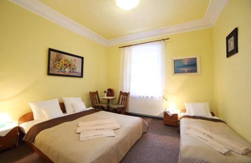 Miedzygorze Bed & Breakfast | Pet-Friendly Willa Millennium with Breakfast & Kitchenette