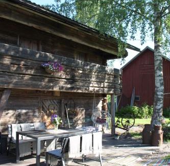 Laukkoski Bed & Breakfast | Charming Willa Mustijoki: Pet-Friendly with Breakfast Included