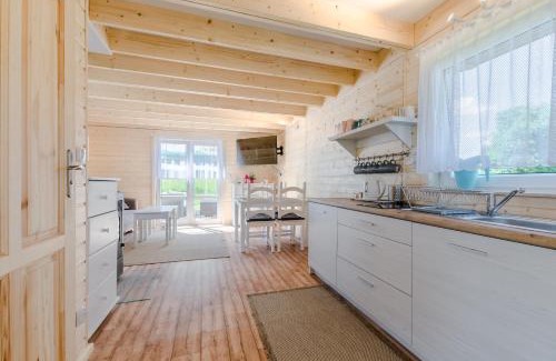 Olsztynek Bed & Breakfast | Willa Mycyny: Pet-Friendly Retreat with Hot Tub & Kitchen
