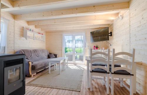 Olsztynek Bed & Breakfast | Willa Mycyny: Pet-Friendly Retreat with Hot Tub & Kitchen