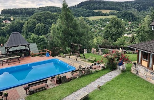 Duszniki Zdroj Bed & Breakfast | Family-Friendly Retreat at Willa Na Wzgórzu Wandy