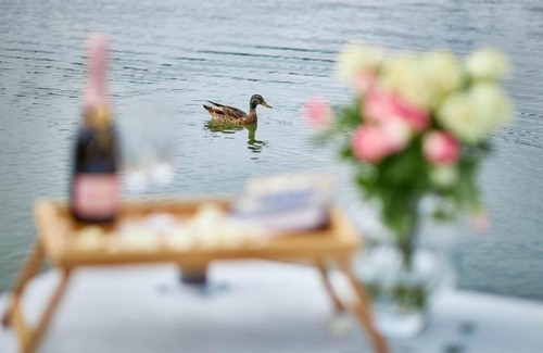 Mikolajki Apartment | Inviting Willa nad jeziorem: Family-Friendly Getaway with Hot Tub
