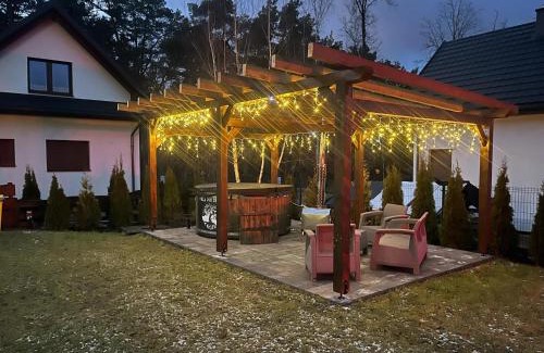 Rakow House | Pet-Friendly Retreat: Willa pod Dębami by Zalewem Chańcza