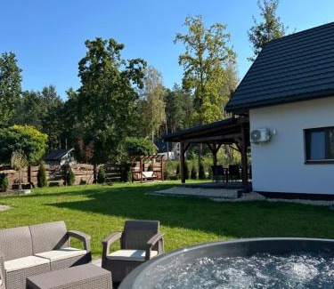Rakow House | Pet-Friendly Retreat: Willa pod Dębami by Zalewem Chańcza