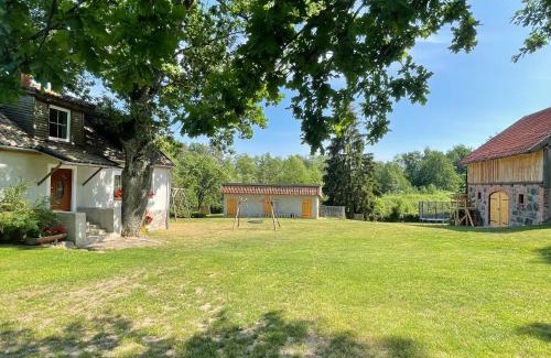 Ketrzyn Cabin | Guest Rated: Willa Pod Dębem with Family & Pet Amenities