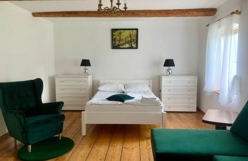 Ketrzyn Cabin | Guest Rated: Willa Pod Dębem with Family & Pet Amenities