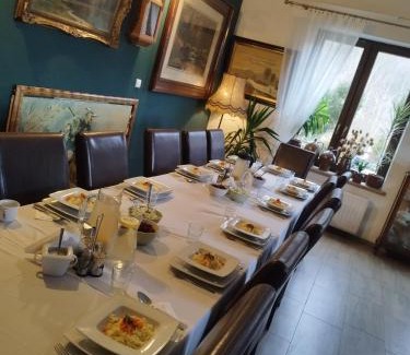 Miedzygorze Bed & Breakfast | Charming Willa Pod Dobrym Humorem: Pet-Friendly Retreat