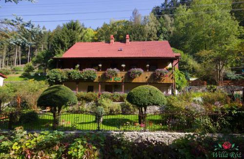 Miedzygorze House | Discover Willa Róż in Międzygórzu: Family-Friendly Retreat