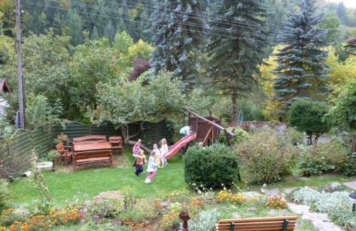 Miedzygorze House | Discover Willa Róż in Międzygórzu: Family-Friendly Retreat