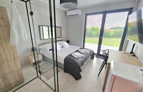 gmina Szydowo Villa | Willa Skrzatusz: 4-Star Hotel with Oceanfront Views