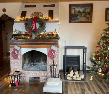 Ladek-Zdroj House | Willa Toskania: Guest Rated 9.4 with Oceanfront Pool