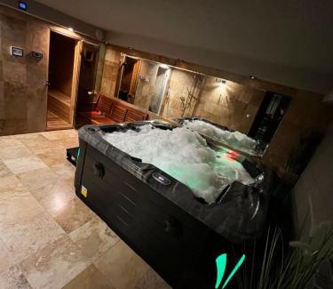 Krzyzowka House | Guest Rated 10/10 at Willa WIKTORIA: Pool & Hot Tub Retreat