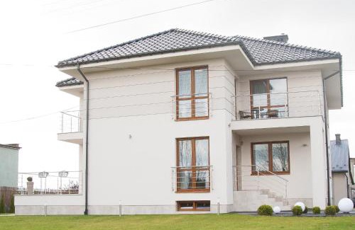 Kalwaria Zebrzydowska House | Discover Willa-Wita: Child-Friendly Retreat with Kitchen