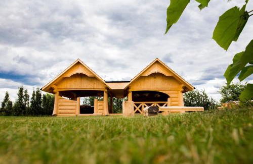 Obrazow Bed & Breakfast | Willa Wojtasówka: Pet-Friendly Retreat with Hot Tub