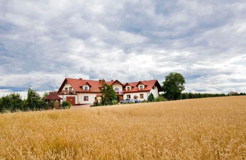 Obrazow Bed & Breakfast | Willa Wojtasówka: Pet-Friendly Retreat with Hot Tub
