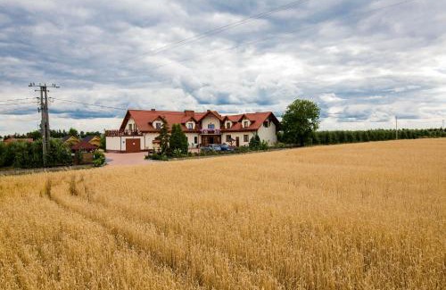 Obrazow Bed & Breakfast | Willa Wojtasówka: Pet-Friendly Retreat with Hot Tub
