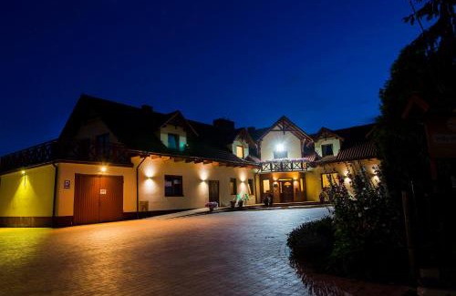 Obrazow Bed & Breakfast | Willa Wojtasówka: Pet-Friendly Retreat with Hot Tub