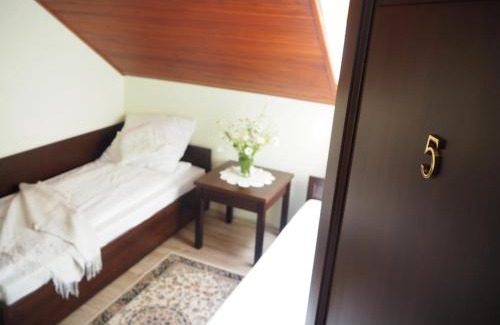 Kalwaria Zebrzydowska Apartment | Delightful Willa Zacisze: Family-Friendly Apartment Escape