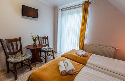 Czorsztyn Apartment | Seaside Serenity at Willapieninska: Pet-Friendly Retreat