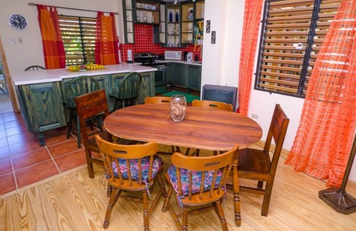 Tunapuna Bed & Breakfast | Inviting Willard's Bed and Breakfast: Family-Friendly Getaway