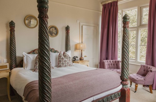 Stamford Hotel | Discover Comfort at William Cecil - Family Friendly Getaway