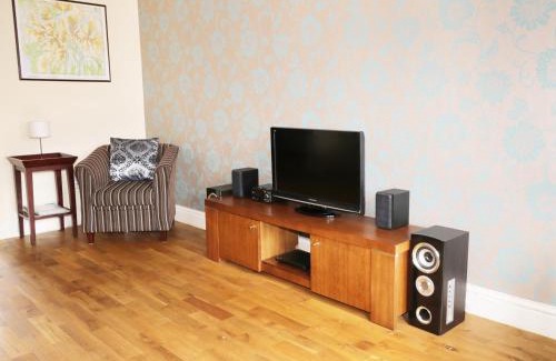 Holmrook House | Welcoming William Court Cottage: Pet-Friendly Retreat Awaits
