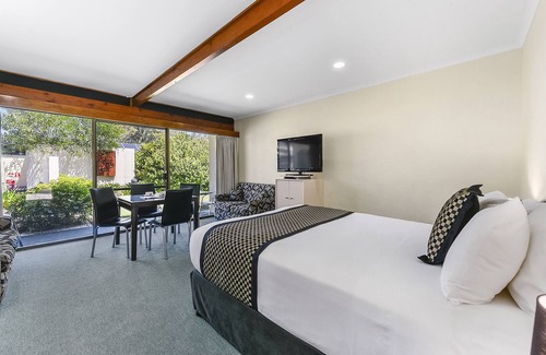 Naracoorte Hotel | Welcoming William Macintosh Motor Lodge with Family Amenities