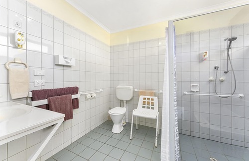 Naracoorte Hotel | Welcoming William Macintosh Motor Lodge with Family Amenities