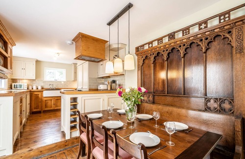 Chagford Apartment | William's Nest - Period Gem with Garden & Terrace