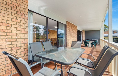 Dalmeny House | William's Wonder - Relaxing Getaway Steps from the Beach
