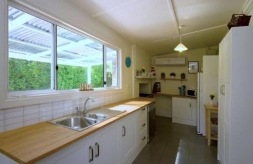 Waterhouse Cottage | Cozy Williamstone Cottage: Pet Friendly with Pool Access