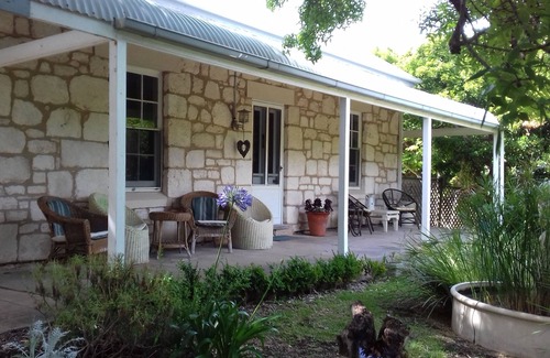 Waterhouse Cottage | Cozy Williamstone Cottage: Pet Friendly with Pool Access