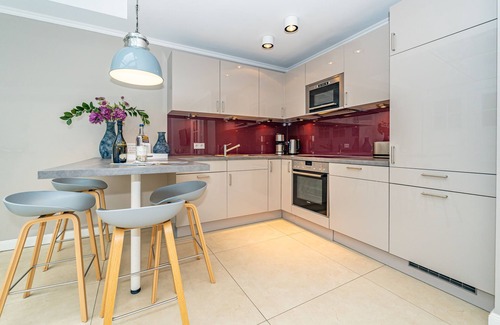 Westerland Apartment | Discover Uthland: Bright Oceanfront Retreat with Pool