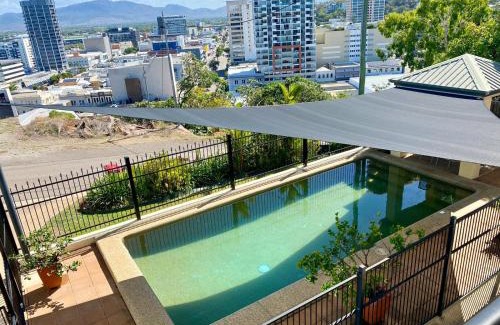 Townsville Apartment | Willmett Street 3/19: Guest Rated 10/10 with Pool Access