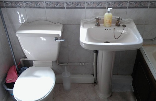 Walsall House | Cozy Willodean: Enjoy Breakfast & Kitchen Amenities