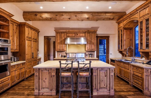 Aspen House | Experience Willoughby Way: Aspen Mountain Views & Spa Retreat