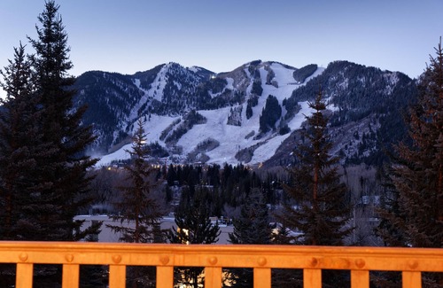 Aspen House | Experience Willoughby Way: Aspen Mountain Views & Spa Retreat