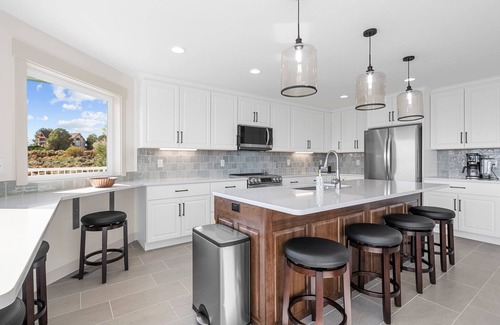 Richland House | Willow - 5 Bedroom 5 Bathroom-Private Hilltop Home