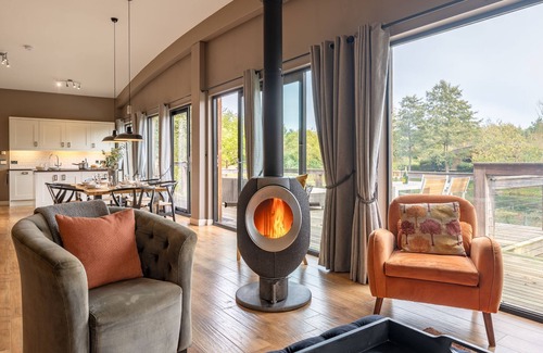 Richmond Cottage | Willow Lodge: Cozy Retreat for 6 with Family-Friendly Amenities