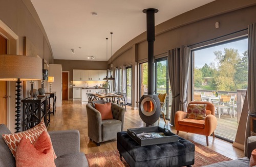 Richmond Cottage | Willow Lodge: Cozy Retreat for 6 with Family-Friendly Amenities