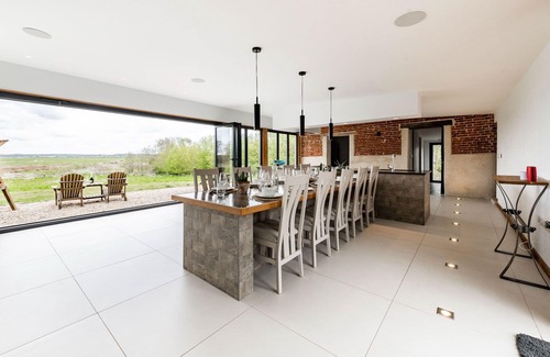 Haddiscoe House | Discover Willow Barn: Spa Retreat with Hot Tub in Norfolk