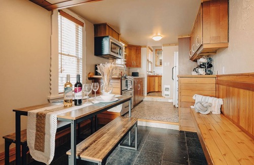 Georgina House | Willow Beach Retreat Lake Front