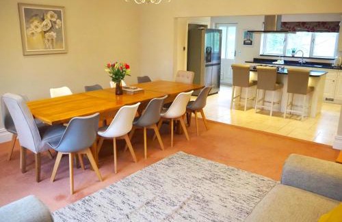 Padfield House | Unforgettable Stays at Willow Brook: 5-Star Rated Bliss