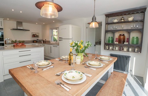 Dartmouth House | Family-Friendly Willow Cottage with Oceanfront Views