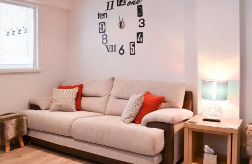 Great Ryburgh House | Elegant Willow Cottage: 5-Star Stay for Families & Pets