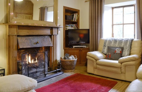 Kirriemuir House | Cozy Willow Cottage: Family-Friendly with Great Reviews