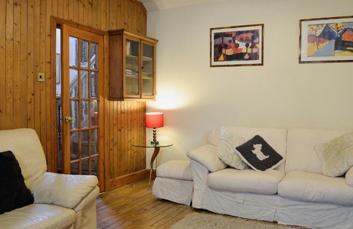 Kirriemuir House | Cozy Willow Cottage: Family-Friendly with Great Reviews