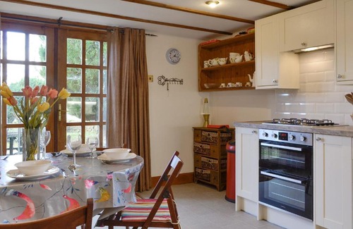 Kirriemuir House | Cozy Willow Cottage: Family-Friendly with Great Reviews
